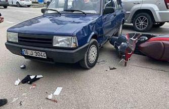 Bursa’da otomobile çarpan motosikletli ağır yaralandı
