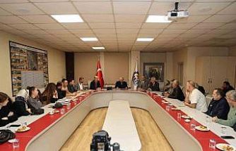 Büyükgöz, yıkım kararı alınan binanın mülk sahipleriyle bir araya geldi