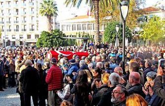 Çeşme’nin eski Belediye Başkanı Tütüncüoğlu, son yolculuğuna uğurlandı