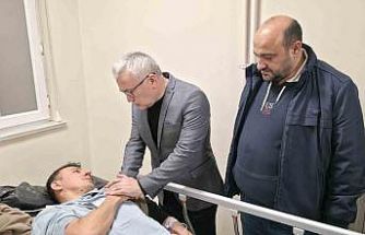 Cezaevi otobüsü kaza yaptı, Vali Şimşek yaralıları ziyaret etti