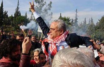 CHP’den istifa eden Çakır memleketi Mersin’de coşkuyla karşılandı