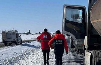 Cizre Kızılay’dan yolda kalan tır şoförlerine sıcak destek
