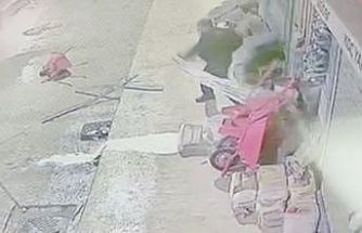 Çorum’da akılalmaz olay: Eline ne geçtiyse yola fırlattı