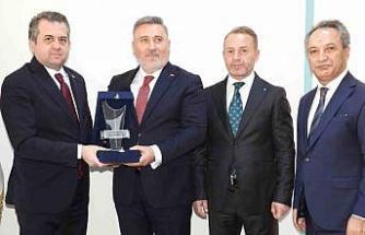 DAİMFED’den hastaneye 15 konteyner medikal ve sarf malzemesi desteği