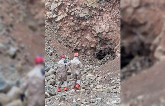 Define aranan mağarada çökme tehlikesi nedeniyle 11 kişilik kurtarma ekibi geri çekildi