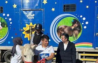 Dicle’de çocuklar pony atlarla buluştu