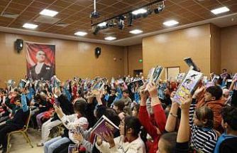 Dijital bağımlılık ve akran zorbalığına karşı kitaplı mücadele