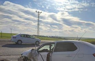 Diyarbakır’da otomobil ile minibüs çarpıştı: 7 yaralı