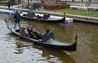 Dondurucu soğuklara rağmen gondol keyfi Eskişehir’in gezi rutininden çıkmadı