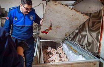 Dönerciden kurtlu salça ve turşu çıktı