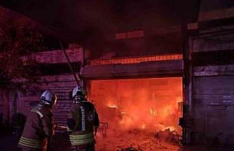 Dörtyol’da iş yeri alevlere teslim oldu