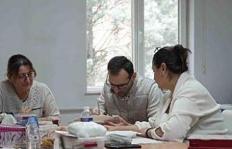 Düzce’de kadınlar hem öğreniyor hem eğleniyor