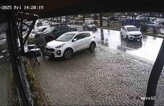 El freni çekilmeyen otomobil, başka araca çarptı