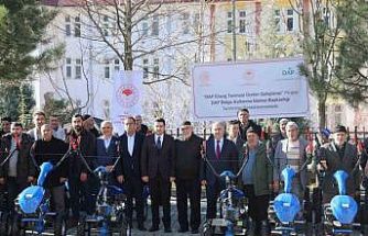 Elazığ’da çiftçilere çapa makinesi dağıtıldı