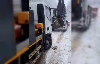 Elektrik arızası için gittikleri köyde mahsur kaldılar