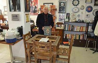 Emekli öğretmenin evinden tarih fışkırıyor: II. Mahmut’un masasından Çanakkale kılıcına