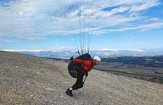Engelini aştı yamaç paraşütüne başladı