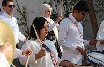 Engelliler hem eğlendi hem eğlendirdi