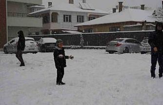 Erciş’te vatandaşların kar sevinci