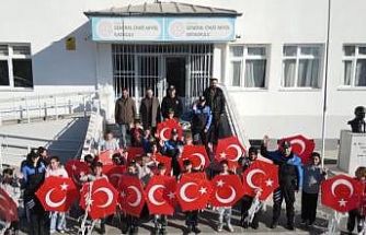 Erzincan’da gökyüzünü polisler ve çocuklar birlikte renklendirdi
