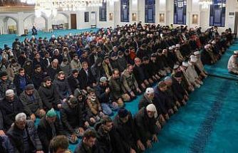 Erzincan’da Üç Aylar başlangıcında Terzibaba Külliyesi’nde sabah namazı programı düzenlendi