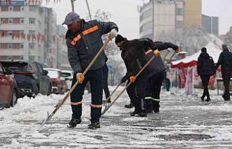 Erzurum Büyükşehir’den karla mücadele