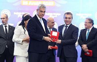 Erzurum’a gelecek ambulansları teslim alındı