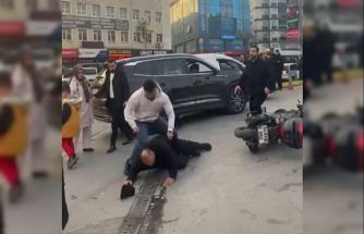 Esenyurt’ta trafikte tartıştığı araç sürücüsünü öldüresiye dövdü: O anlar kamerada