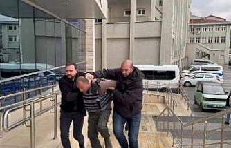 "Eşime neden baktın" diyen adamı bıçaklayarak öldürdü