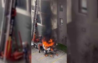 Ev taşıma kabusa döndü... Vinç alev aldı, vatandaşlar damacanayla söndürmeye çalıştı