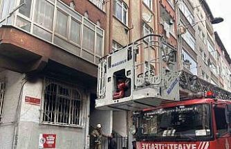 Fatih’te 4 katlı binanın temelinin çöktüğü iddiası: Salonun ortasında çukur oluştu