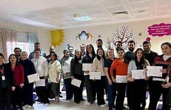 Gebe Okulu’nu tamamlayan anne adaylarına katılım belgesi