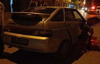 Gece saatlerinde sıkışmalı kaza: 2 yaralı