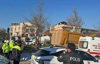 Gemlik’te bisiklet sürücüsü kamyonun altında kalarak hayatını kaybetti