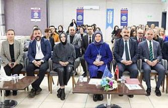 Genç kadınlar dijital dünyada güçleniyor