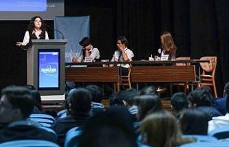 Genç münazırlar, "Bi’ diyeceğim var" dedi