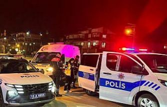 Girdiği markette raftaki şişeleri kırdı