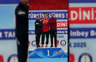 Güreşte Elmira Yasin Türkiye Şampiyonu oldu