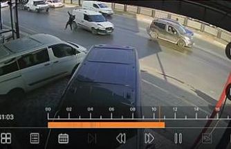 Hafif ticari araç yayaya çarptı: O anlar kamerada