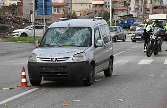 Hafif ticari aracın çarptığı bisikletli ağır yaralandı
