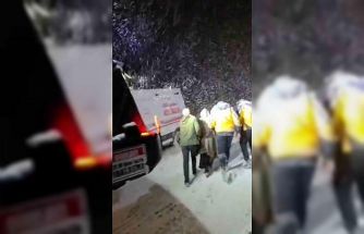 Hakkari’de yaşam mesaisi: Kar engelini iş makineleriyle aştılar