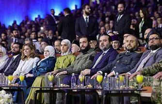 Halep saldırısının sembolü Ümran bebek, Esad’ın kaçtığı Sarayda konuştu