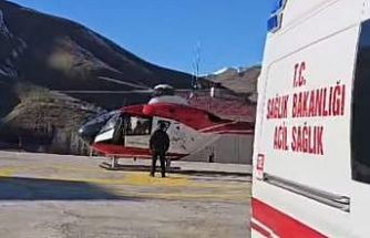 Hamile kadın ambulans helikopterle Van’a getirildi