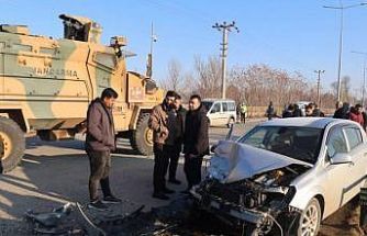 Iğdır-Halfeli yolunda otomobil ile kamyon kafa kafaya çarpıştı