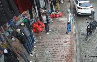 Iğdır’da giyim mağazasından çocukların hırsızlığı kamerada