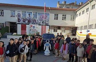 İlkokul öğrencilerine TOGG ile yerli ve milli robot tanıtıldı