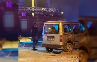 Isparta’da kontrolden çıkan hafif ticari araç devrildi: 2 yaralı