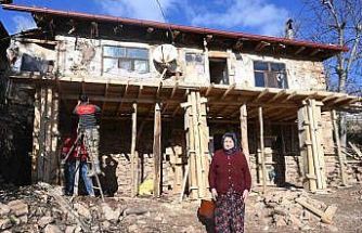 Isparta’da yaşlı kadının 70 yıllık evi daha güvenli bir yuvaya dönüştürüldü