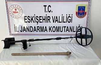 İzinsiz kazı yapan şüpheli jandarma tarafından yakalandı