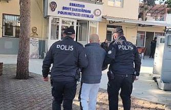İzmir’de aranan 2 şüpheli kıskıvrak yakalandı
